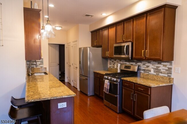 Building Photo - 501 Lopez Ln