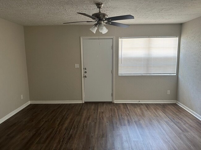 Foto del edificio - 8 Lanes End