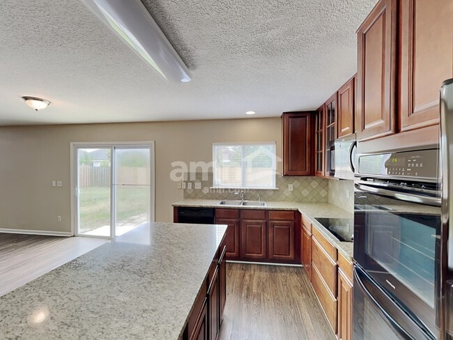 Building Photo - 664 Mackenzie Cir