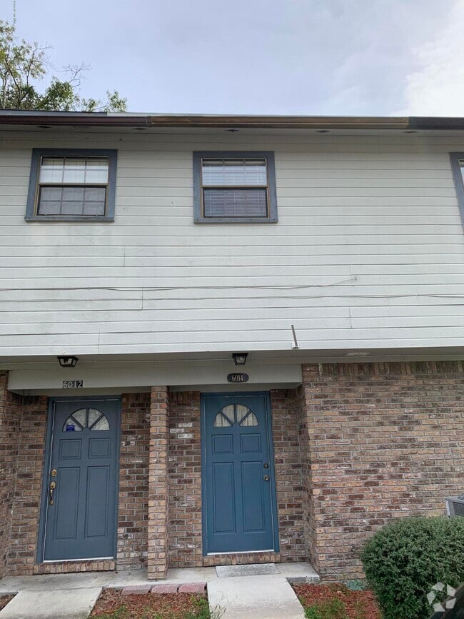 Building Photo - 6014 Duclay Rd