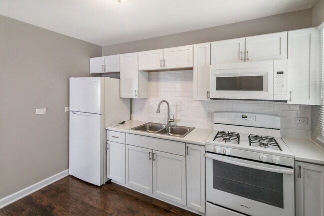 Foto del edificio - 15403 Cherry Ln