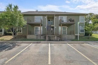 Upper level Condo Balcony - 1500 Lake Shore Dr