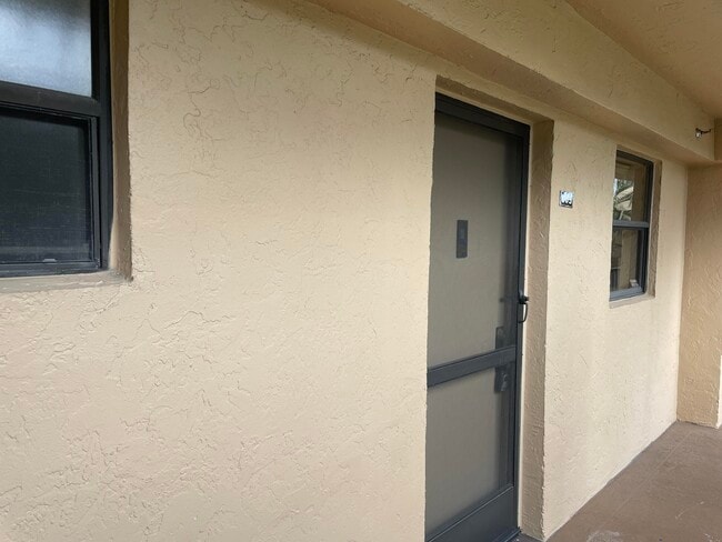 Building Photo - 4760 Lucerne Lakes Blvd