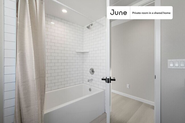 Foto del edificio - Room in Shared 5 bed/5 bath home
