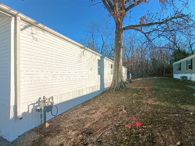 Building Photo - 94 Deerwood Park