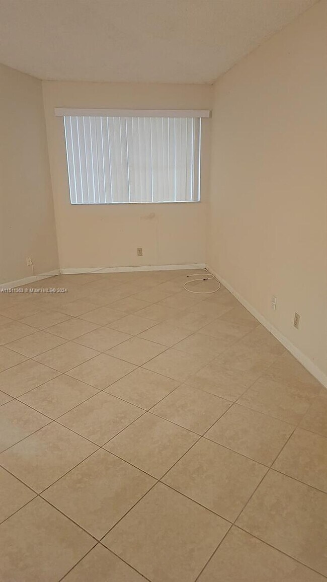Foto del edificio - 9877 Westview Dr