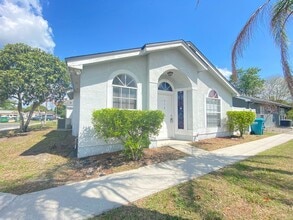 Building Photo - 312 San Gabriel St