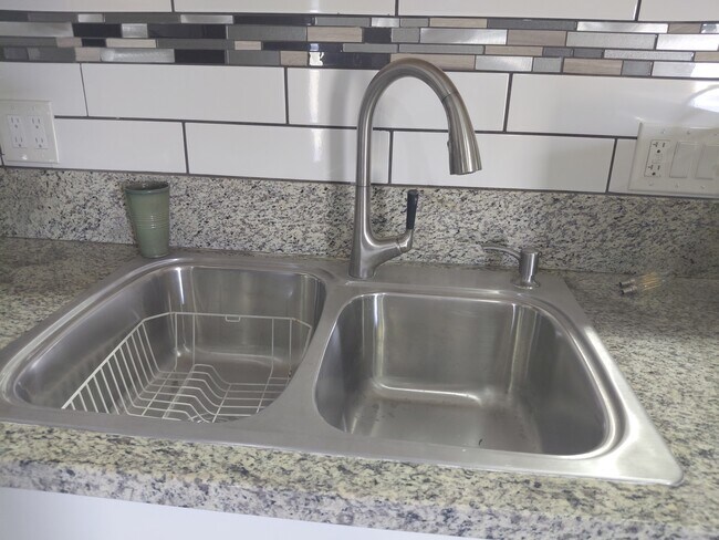 Foto del edificio - 401 Washingtonia Dr