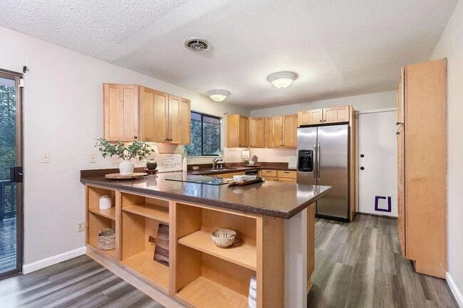 Building Photo - 358 Alpine Dr