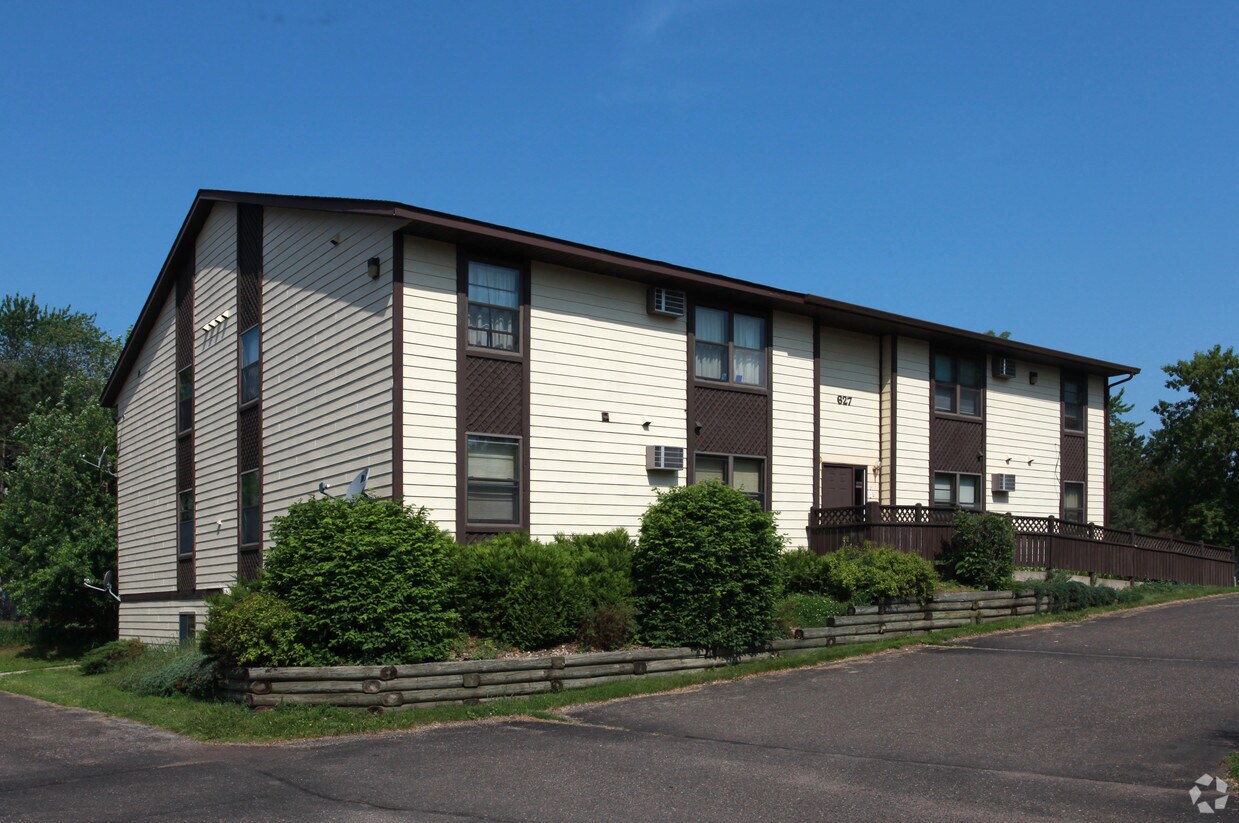 627 13th St S, Hudson, WI 54016 Apartments in Hudson, WI