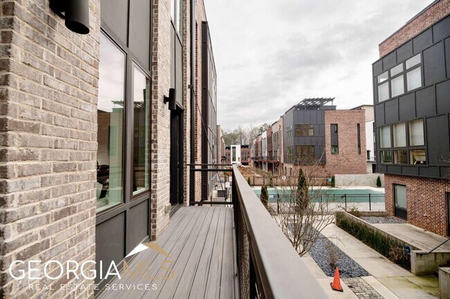 Building Photo - 1224 Chelsea Cir NW