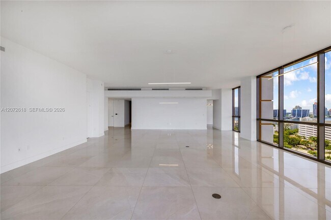Foto del edificio - 17749 Collins Ave