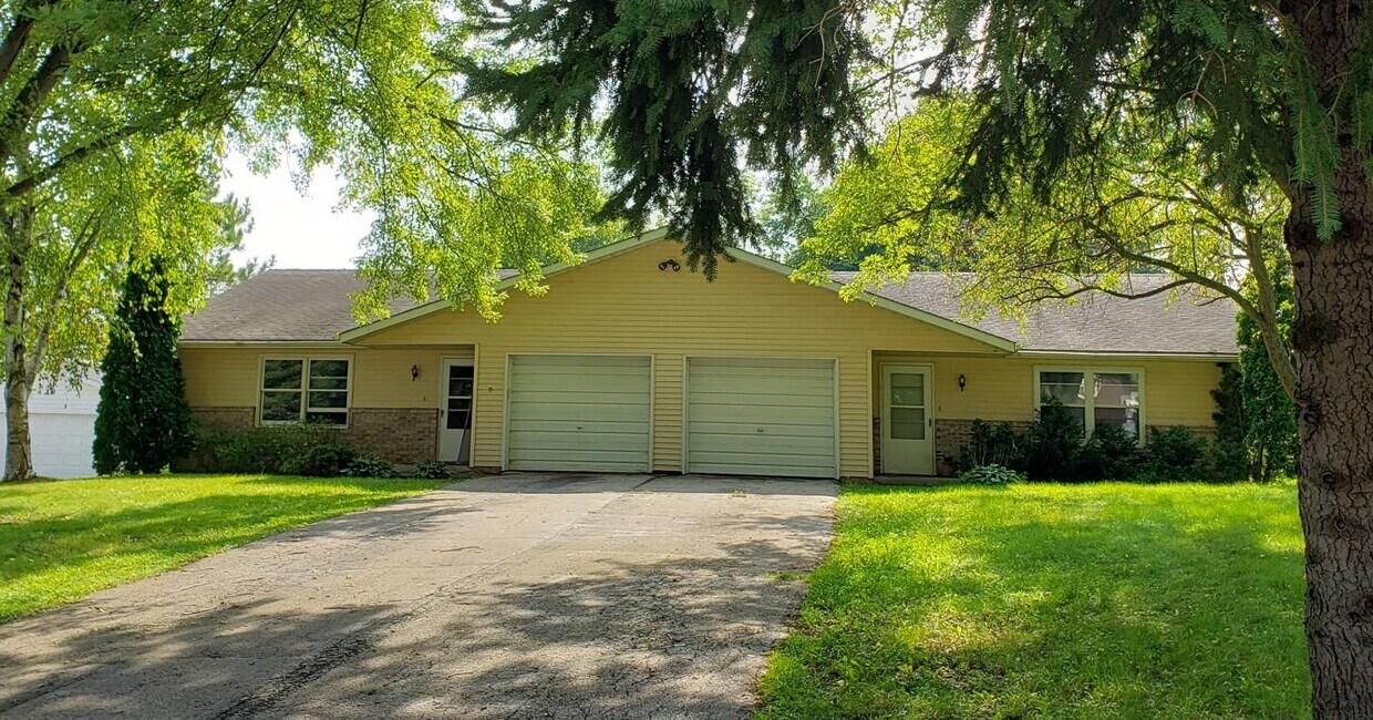 Primary Photo - 607 Oak St