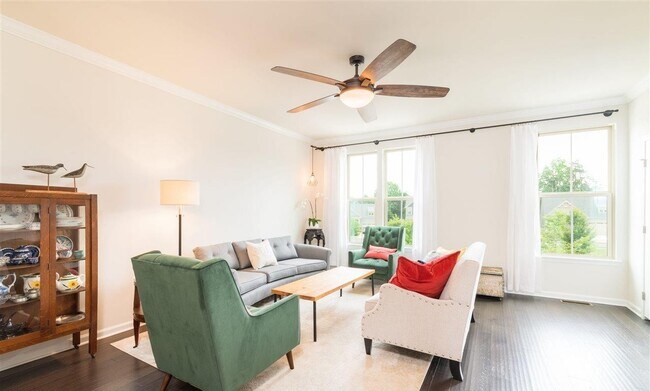 Foto del edificio - 816 Oval Park Ln