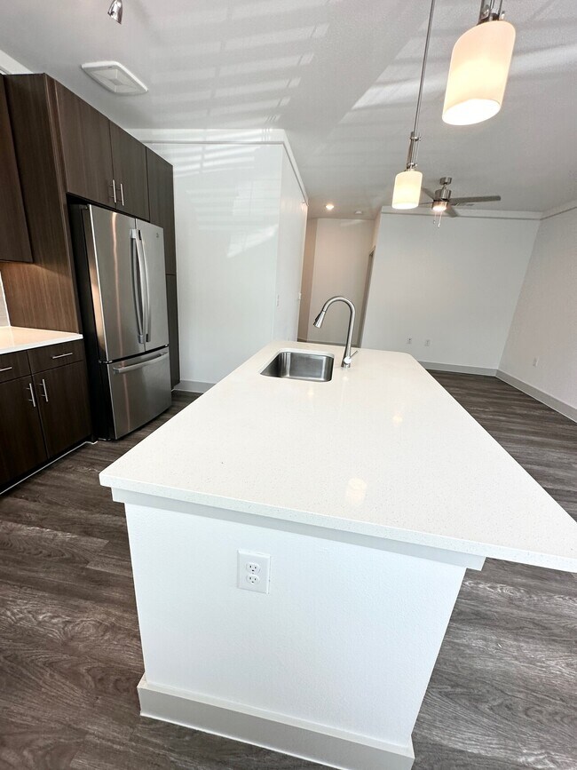 Building Photo - Round Rock, TX - 1Bed/1Bath Huge SQFT