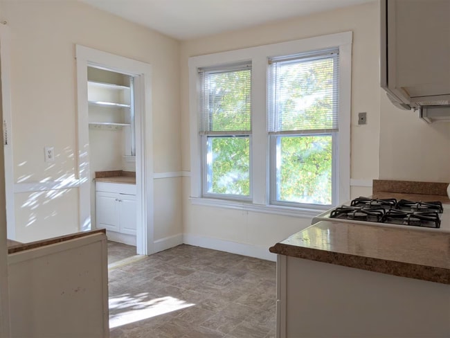 Building Photo - 14 Sanborn Ave