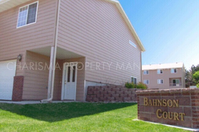 Foto del edificio - 3 BD, 2 BA, DOUBLE ATTACHED GARAGE, GREAT ...
