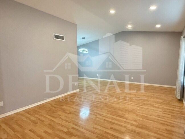 Building Photo - 811 E Chilton Dr
