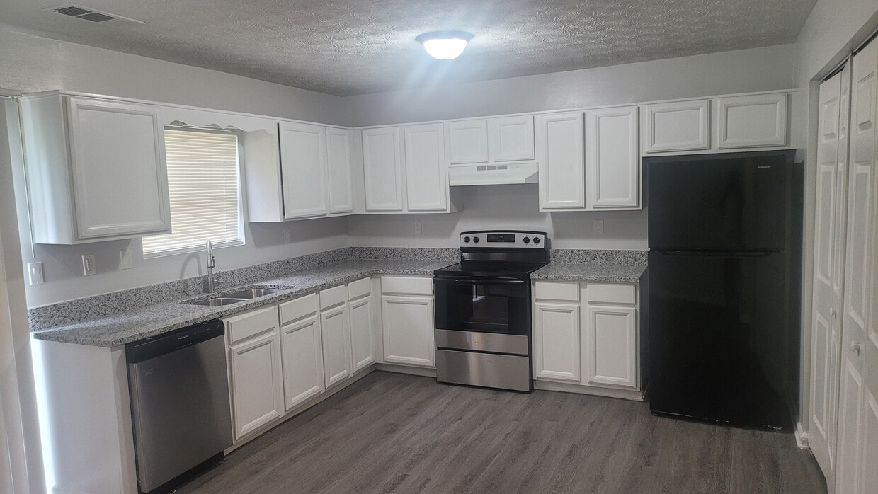 Primary Photo - Room in Townhome on Bob White Ln SE