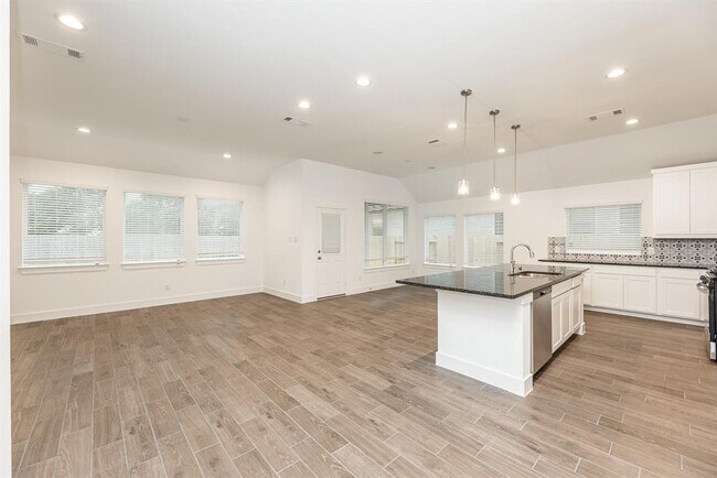 Building Photo - 4520 Mustang Run Dr