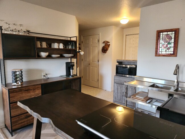 Building Photo - 422 1/2 Prospectors Point