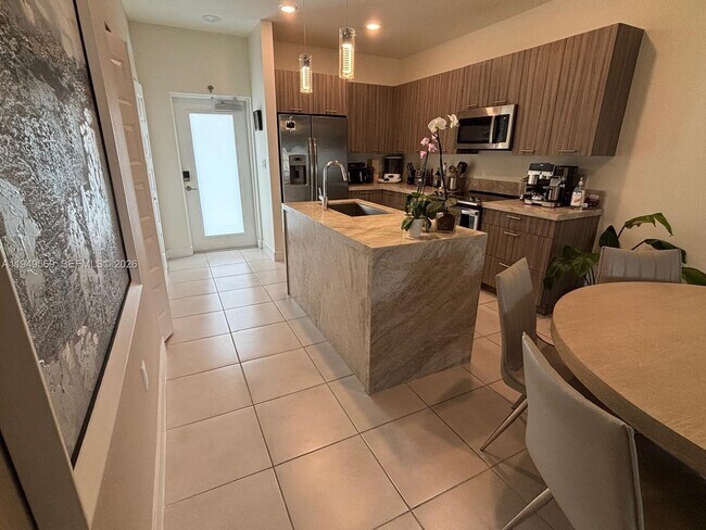 Building Photo - 4636 NW 84th Ave