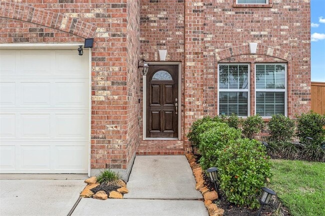 Building Photo - 2114 Sand Ridge Dr