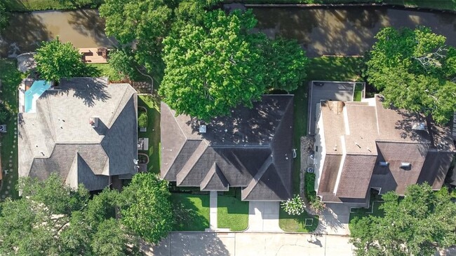 Building Photo - 4602 Lake Village Dr