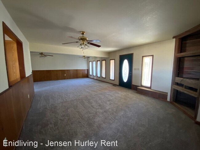 Building Photo - 3 br, 2 bath House - 205 W Main
