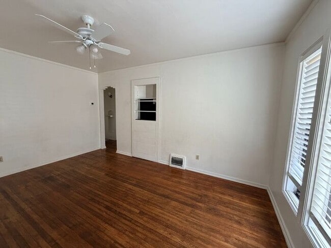 Building Photo - Reno Affordable House 3 Bedroom/1 Bath/ 1 Cat Friendly