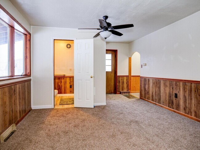 Foto del edificio - 3 bedroom 2 bathroom House Central Valley ...