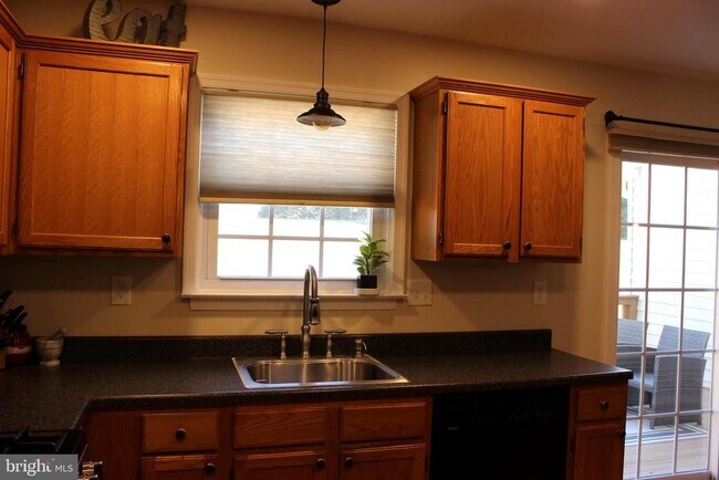 Building Photo - 655 Shropshire Dr