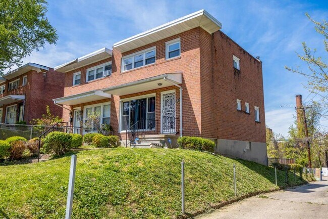 Foto del edificio - 2400 W Garrison Ave