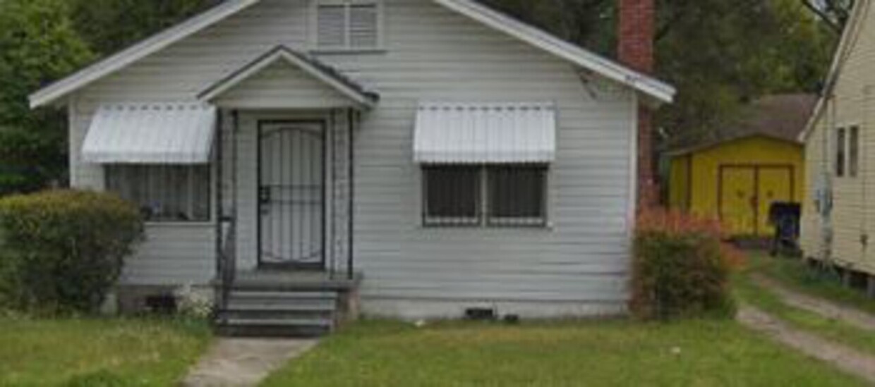 Building Photo - 320 St Charles Ave
