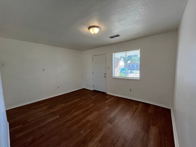 Building Photo - Great remodeled Edmond home
