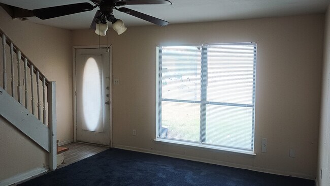 Sala de estar. - 3412 Victoria Cir