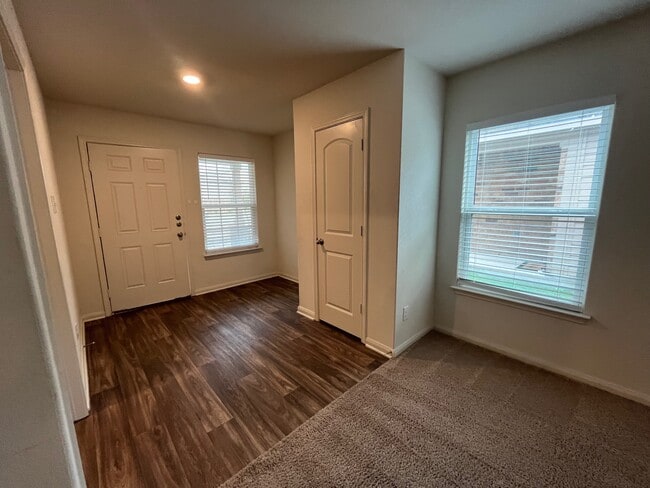 Building Photo - 708 Shoal Crk