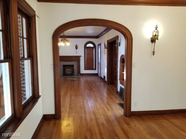 Foto del edificio - 2 br, 1.5 bath House - 931 NE 21st Street