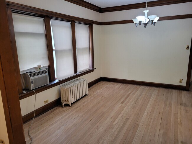 Dining Room - 2446 N Springfield Ave
