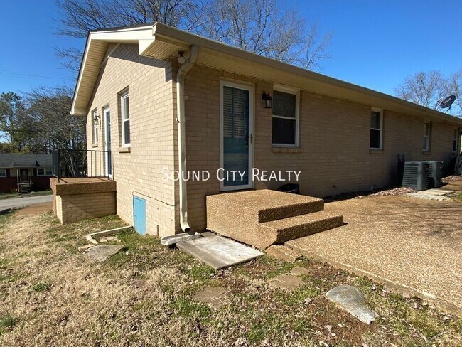 Foto del edificio - 923 Oak Vale Dr