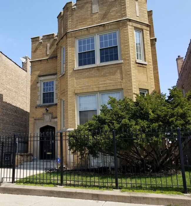 Building Photo - 8105 S Green St