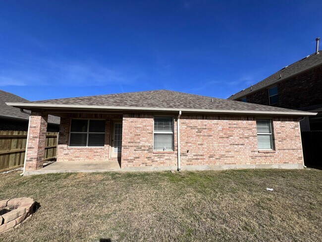 Building Photo - Cute 4 bedroom