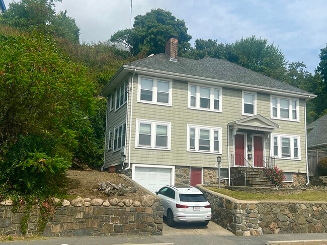 Building Photo - 584 Humphrey St