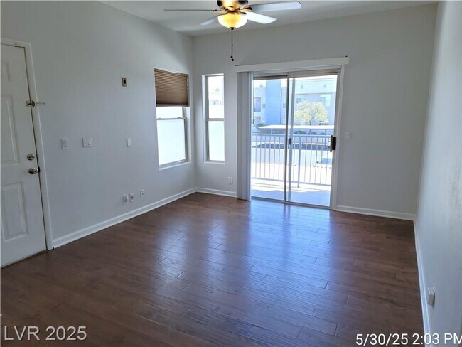 Foto del edificio - Stylish 1-Bed Green Valley Condo with Spac...