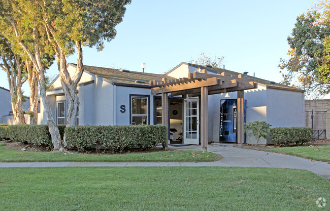 Fitness Center - Arbor Ridge