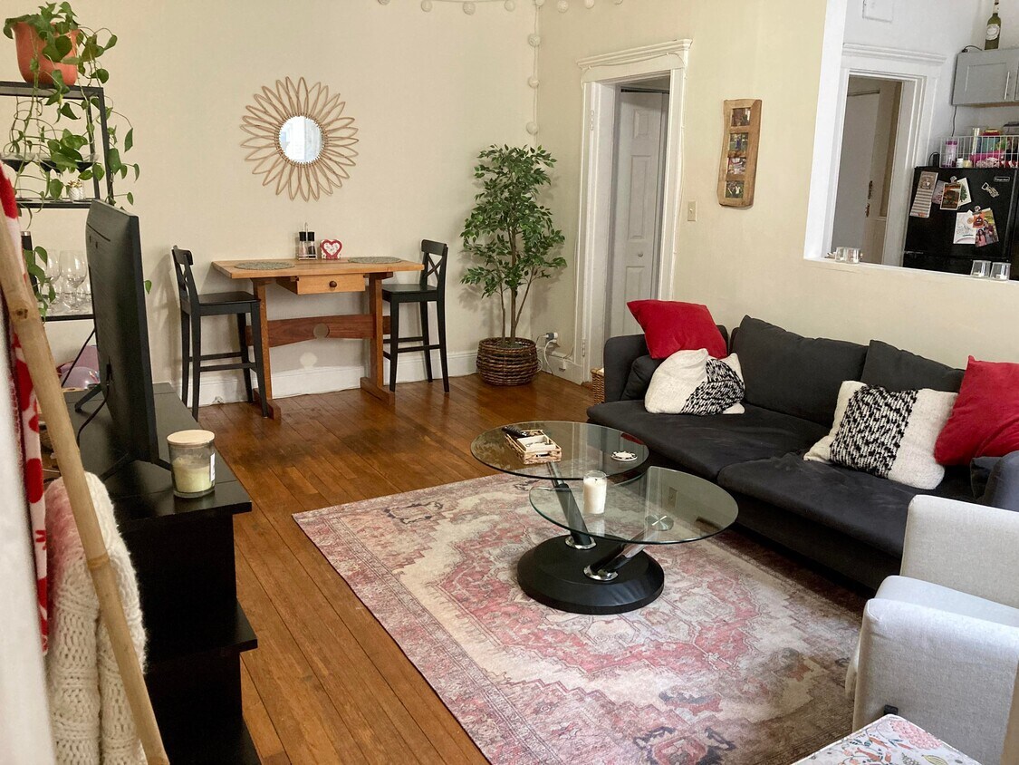 Foto principal - 229 Kelton St