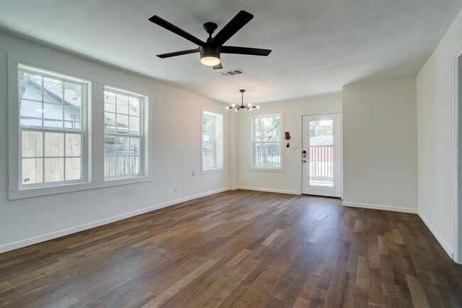Foto del edificio - 5710 Newport St