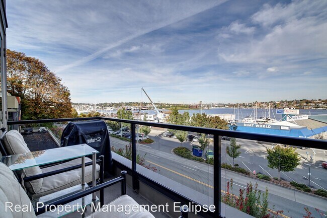 Building Photo - 2 br, 2 bath House - 2125 Westlake Ave N. ...