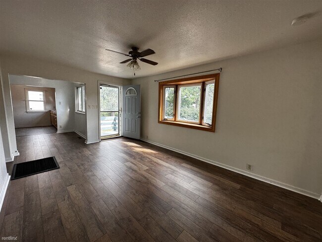 Foto del edificio - 2 br, 1 bath House - 2710 West Rapid Street