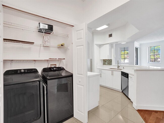 Foto del edificio - 3165 NE 184th St